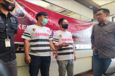 2 Pria Ini Selundupkan...