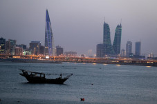 Ikuti Jejak UEA, Bahrain...