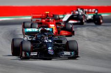 Lewis Hamilton Kuasai...