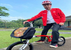 Ikuti Tren, Jokowi Gowes...