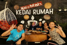 Kedai Rumah, Kafe di...
