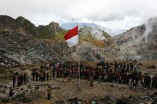 2.000 Pendaki Akan Kibarkan...