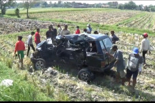 Mobil Diterjang Kereta...