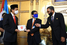 Bank Indonesia Serahkan...