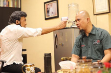 Unggah Foto Bareng,...