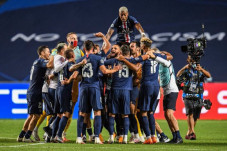 Kunci Sukses PSG; Defensif...