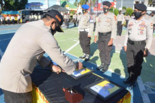 Tiga Polisi Luwu Timur...