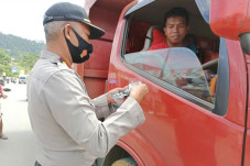 Melintas di Luwu Timur,...