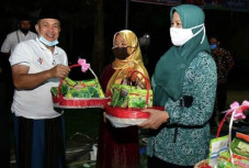 Zahir Salurkan Bantuan,...
