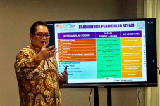 Tanpa Cetak Biru, Kebijakan...