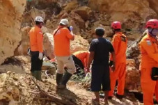 Dramatis, Jasad 3 Penambang...