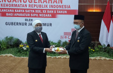 Gubernur Khofifah Minta...