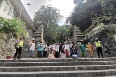 Peziarah Makam Sunan...