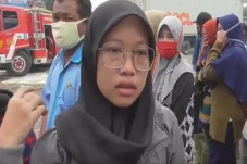 Pabrik Terbakar, Ribuan...