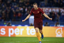 Bini Betah di Roma,...