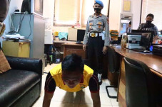 Tidak Pakai Masker,...