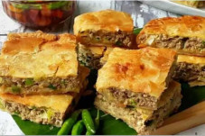 Mencicipi Gurihnya Martabak...