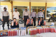Gerebek Rumah Pelaku,...