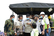 HD Gelontorkan Bantuan...