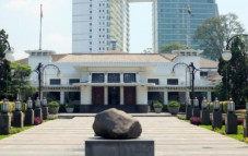 Cerah Berawan Seharian,...