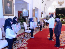 BNI Ikut Salurkan Bantuan...