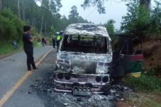 Minibus Terbakar di...