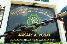 9 Hakim dan Pegawai...