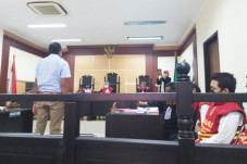 Sidang 3 Kelompok Anarko,...