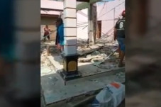 Suami Selingkuh di Luar...