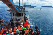 Mau Kabur, Kapal Ikan...