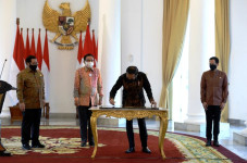 Resmikan Kampus Vokasi...