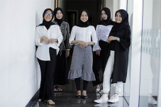 Edukasi Menghibur ala...
