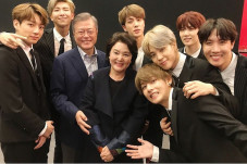 BTS Puncaki Billboard...