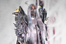 Masker Lady Gaga di...
