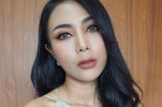 Selfie Sambil Genggam...