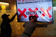 Nekat Beroperasi, Karaoke...