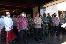 Wakapolri Imbau Masyarakat...