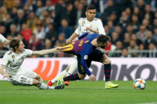 Modric Sarankan Barcelona...