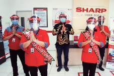 Sharp Bagikan Ratusan...