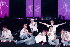BTS Rilis Trailer Film...