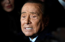 Berlusconi Derita Pneumonia...