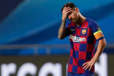 Bertahan di Barcelona,...
