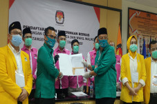 Dampingi Benyamin Davnie...