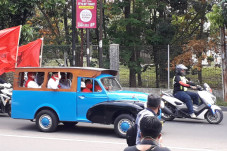 Numpang Oplet Si Doel,...