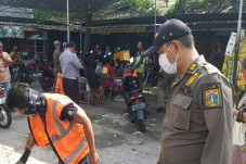 Tidak Pakai Masker,...