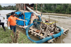 Pekerja Tambang Emas...