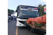 Rem Blong, Bus Hantam...