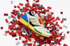 Adidas Gandeng Lego...