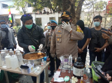 Bisnis Ganja Sintetis...