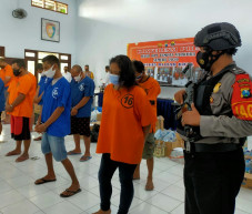 Simpan Puluhan Ribu...